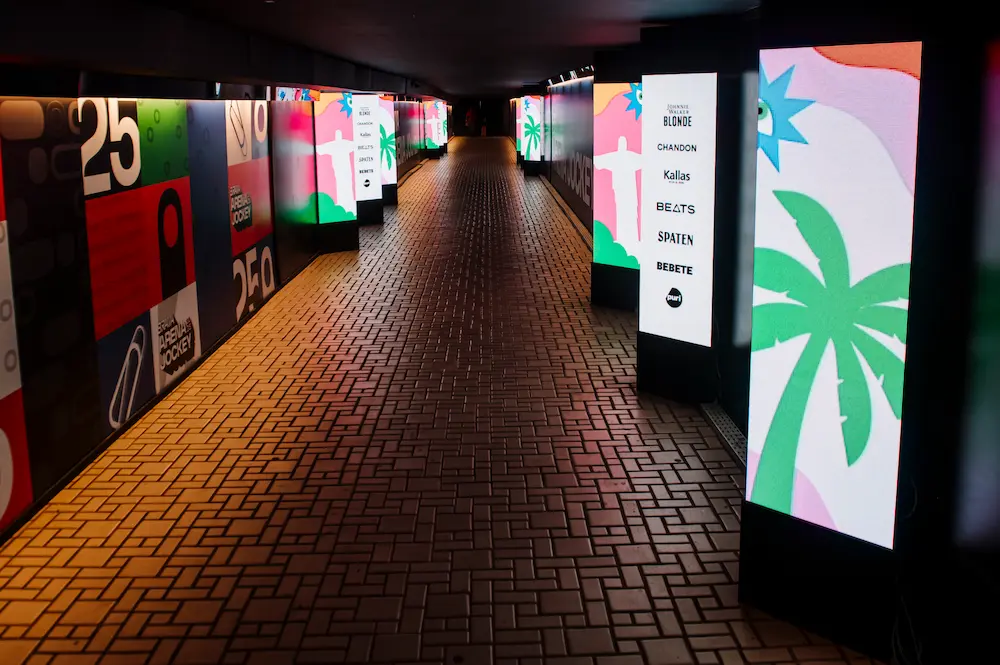 Acesso ao evento com painéis luminosos na edição anterior.