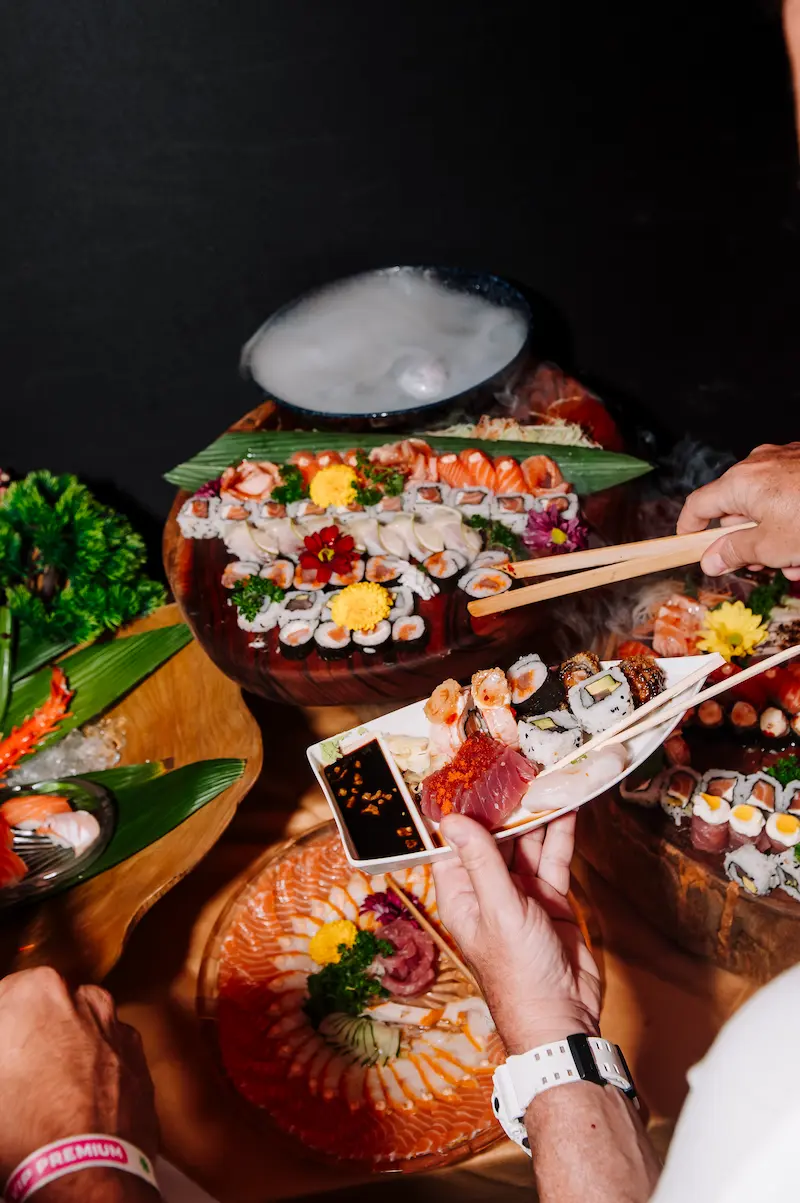 Imagem ilustrativa do buffet com culinária japonesa do evento